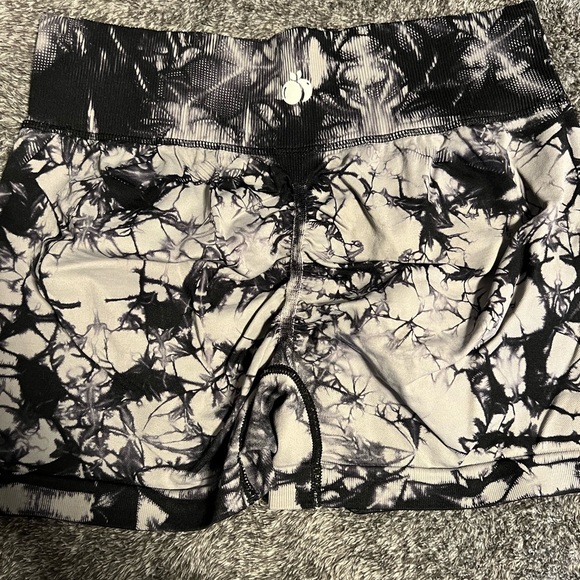 Marble butt scrunch workout shorts size L - Picture 1 of 4